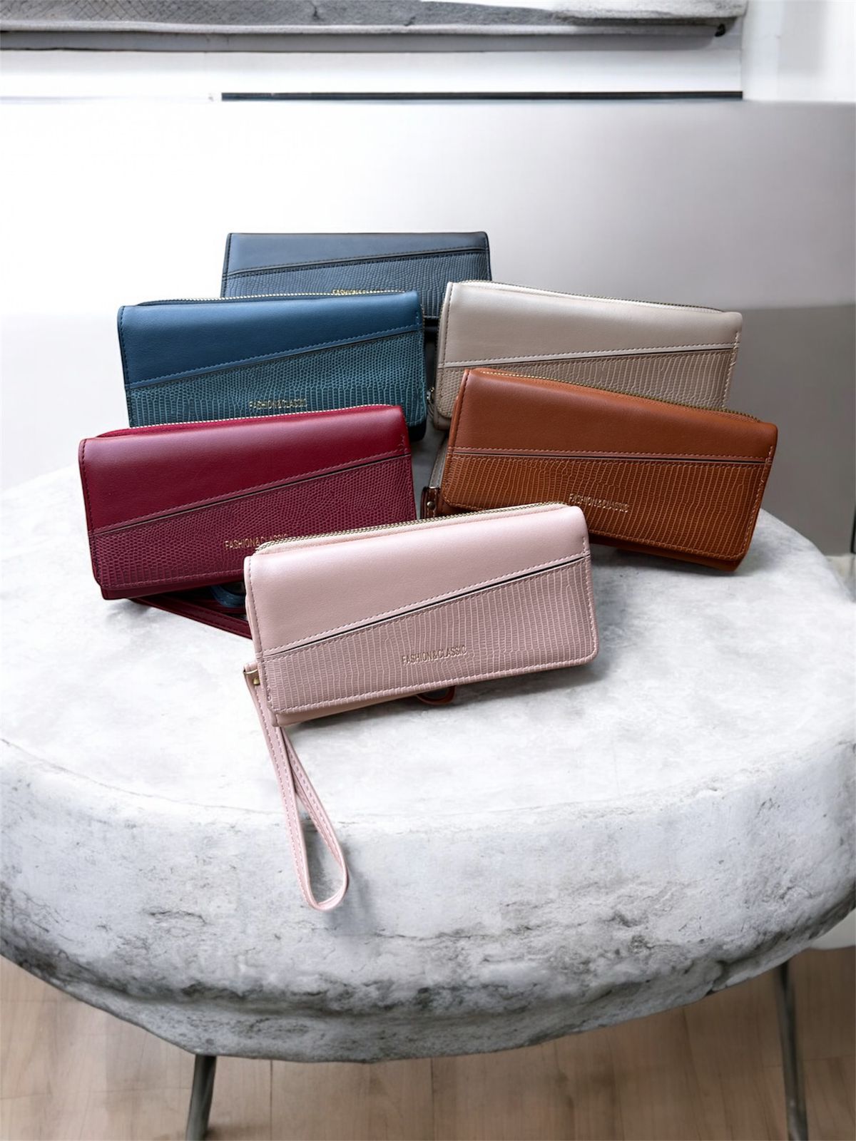 New Women's Zip Wallet
