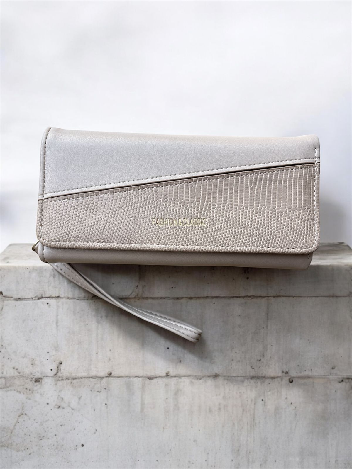 New Women's Zip Wallet